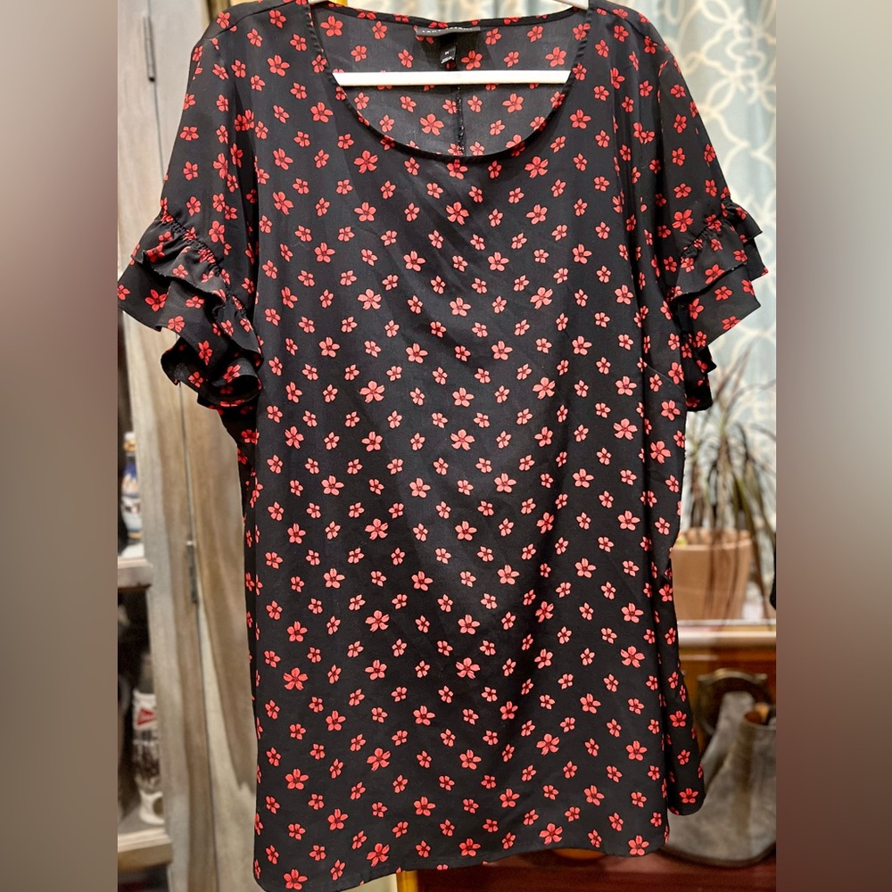 PLUS Lane Bryant flutter sleeve top.